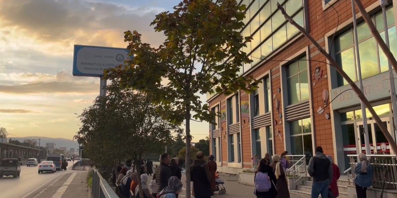 Okul kantininde şok! Tarihi geçmiş profiterol 8 öğrenciyi hastanelik etti