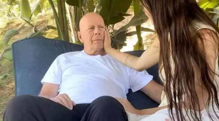 Kendinin bir yıldız olduğunu bile hatırlamıyor