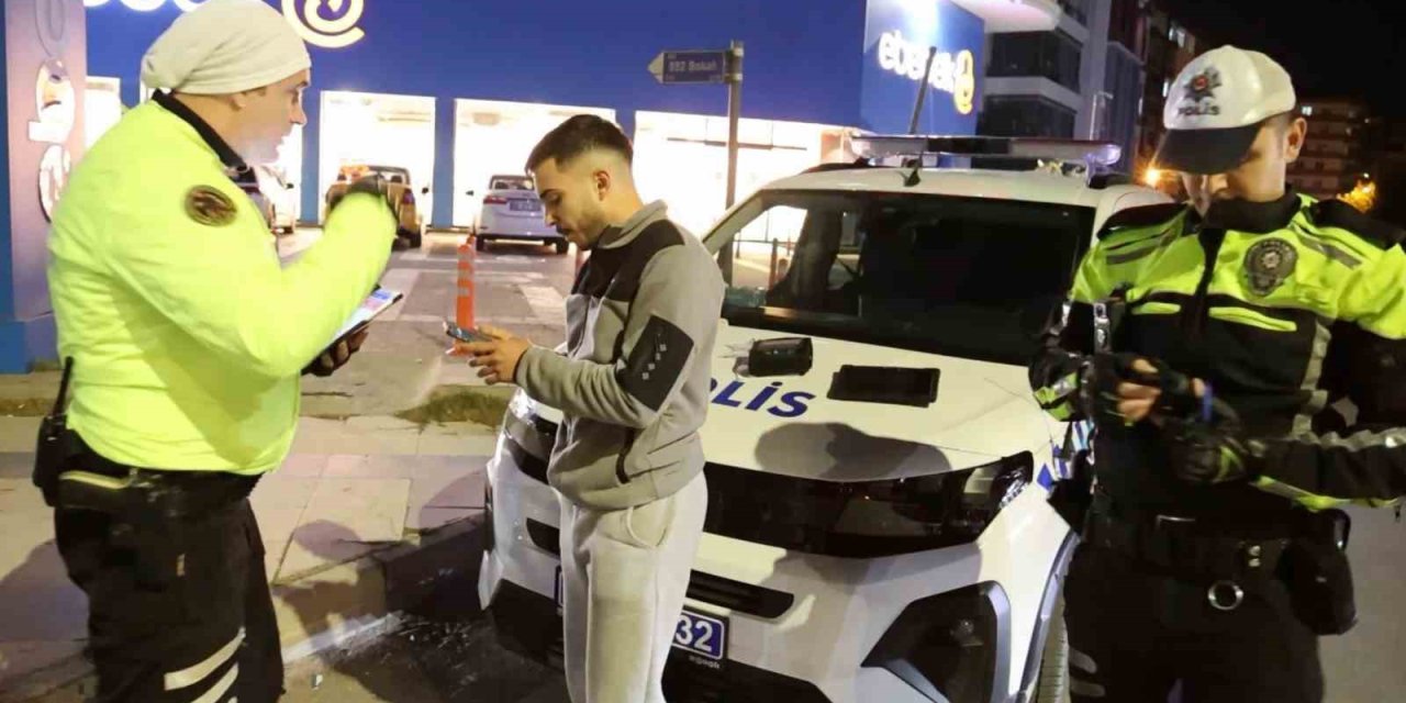 Ehliyetsiz, Sigortasız ve Muayenesiz Araçla Uygulamaya Yakalandı