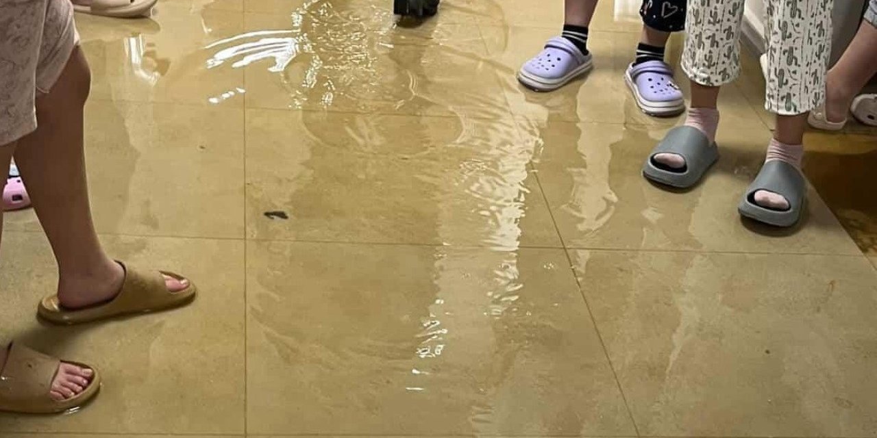 368 Milyon TL'lik Skandal! Yeni KYK Yurdunu Yine Su Bastı