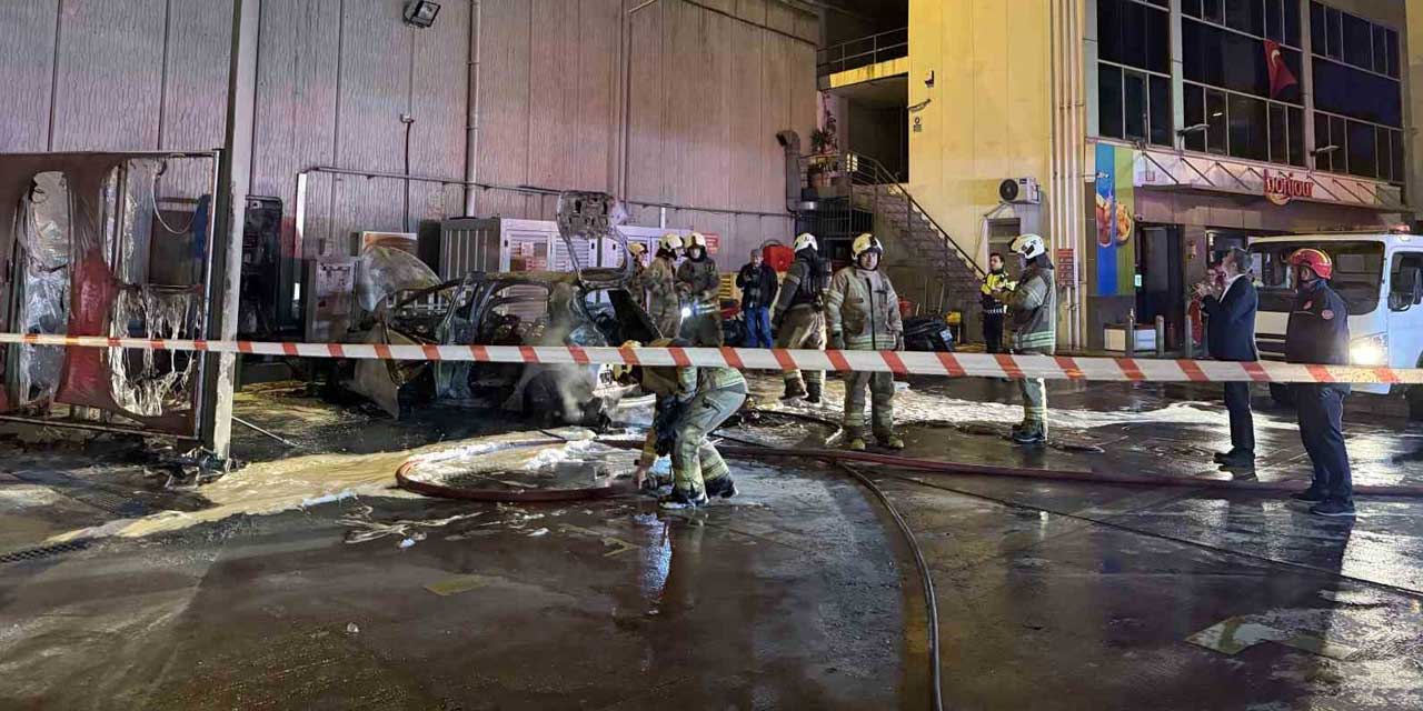 Şarjdaki Elektrikli Araç Alev Alıp Patladı: Büyük Panik!