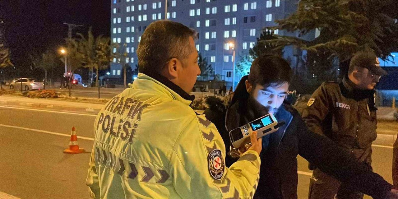 Kaza yapan alkollü sürücü, alkolmetredeki fotoğrafını beğenmedi