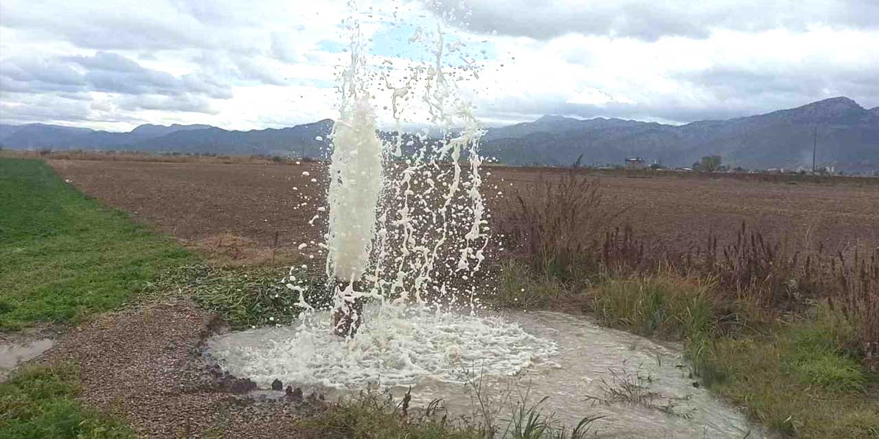 Konya'da bilim insanlarını bile şaşırtan olay: Kuraklığa inat su fışkırıyor