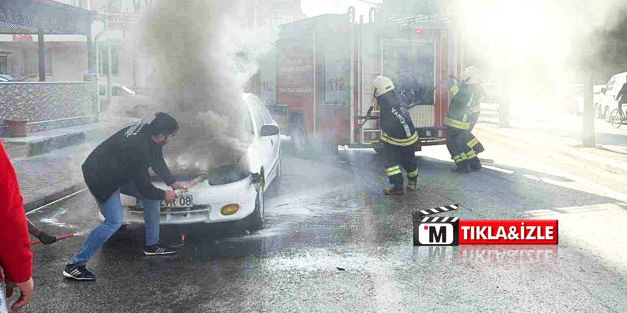 Dumanları görünce saniyeler içinde araçtan indi... Vatandaşlar felaketi önledi