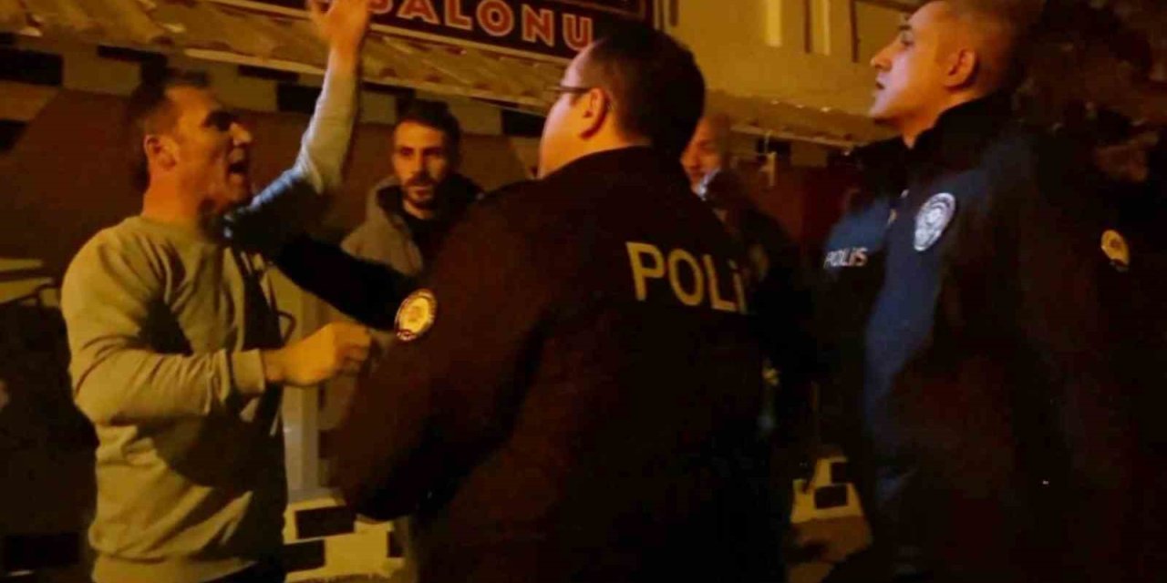 'Küseceksen Oynamayalım' Kahvehanesinde Oyun Kavgası