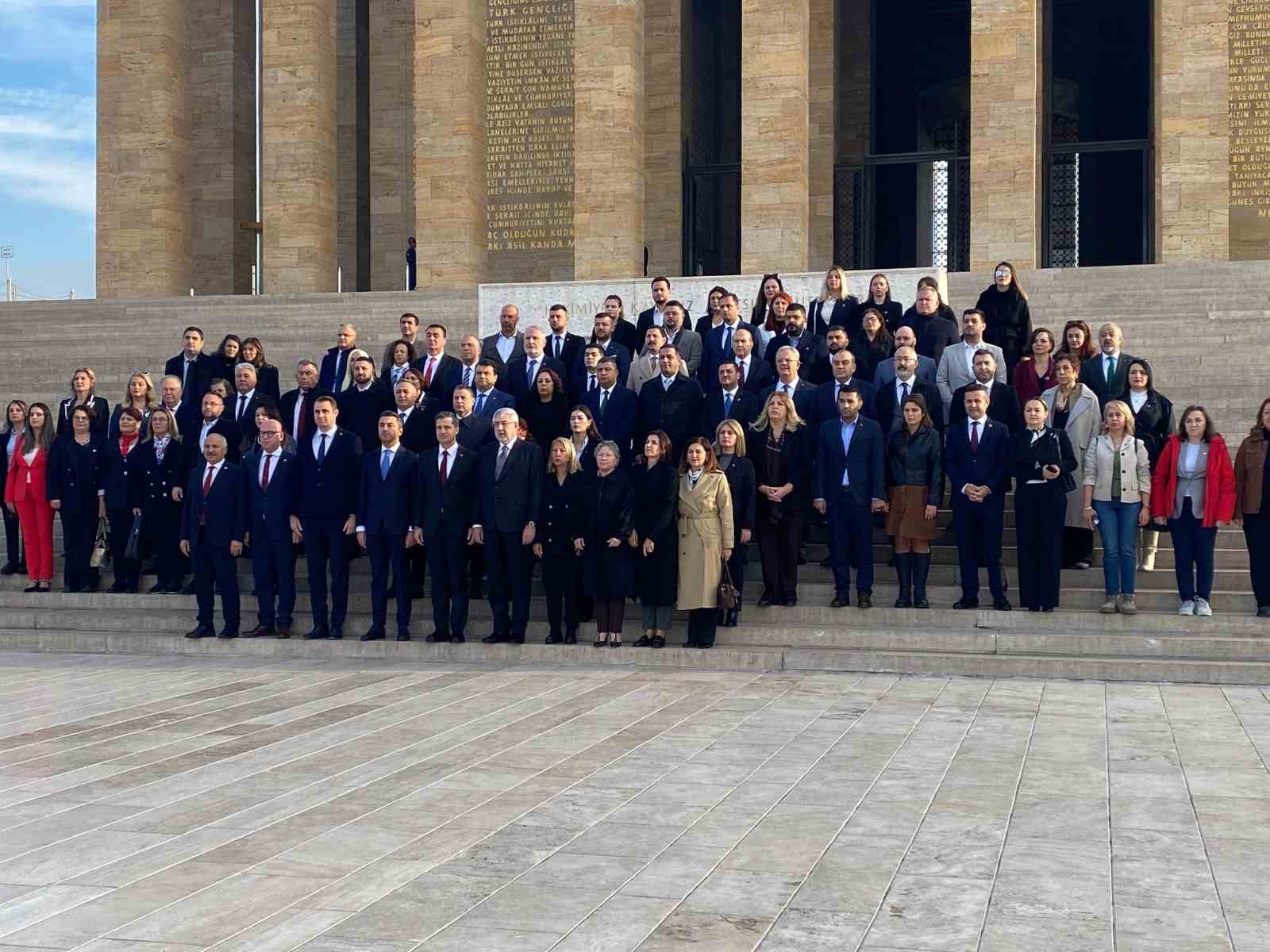 CHP Anıtkabir'de Özgür Özel Yok