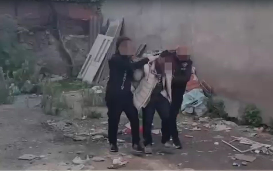 İzmir şafağına polis feneri