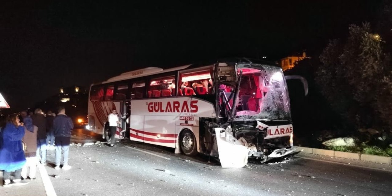 Alanya'da Korkunç Kaza: Yolcu Otobüsü Tırla Çarpıştı, 7 Yaralı