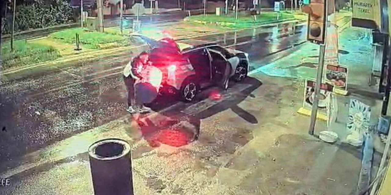 Arabadaki hesap varile uymadı: Çalmak istedi, bagaja sığdıramadı