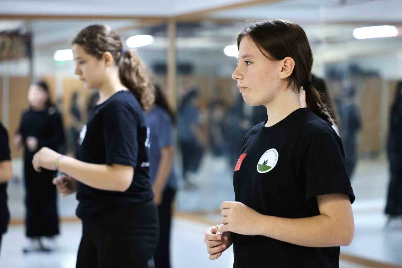 Belediye işi gücü bırakıp dans kursu açtı