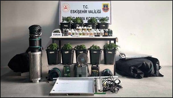 Eskişehir'de 3 adreste evleri tarlaya çevirmişler