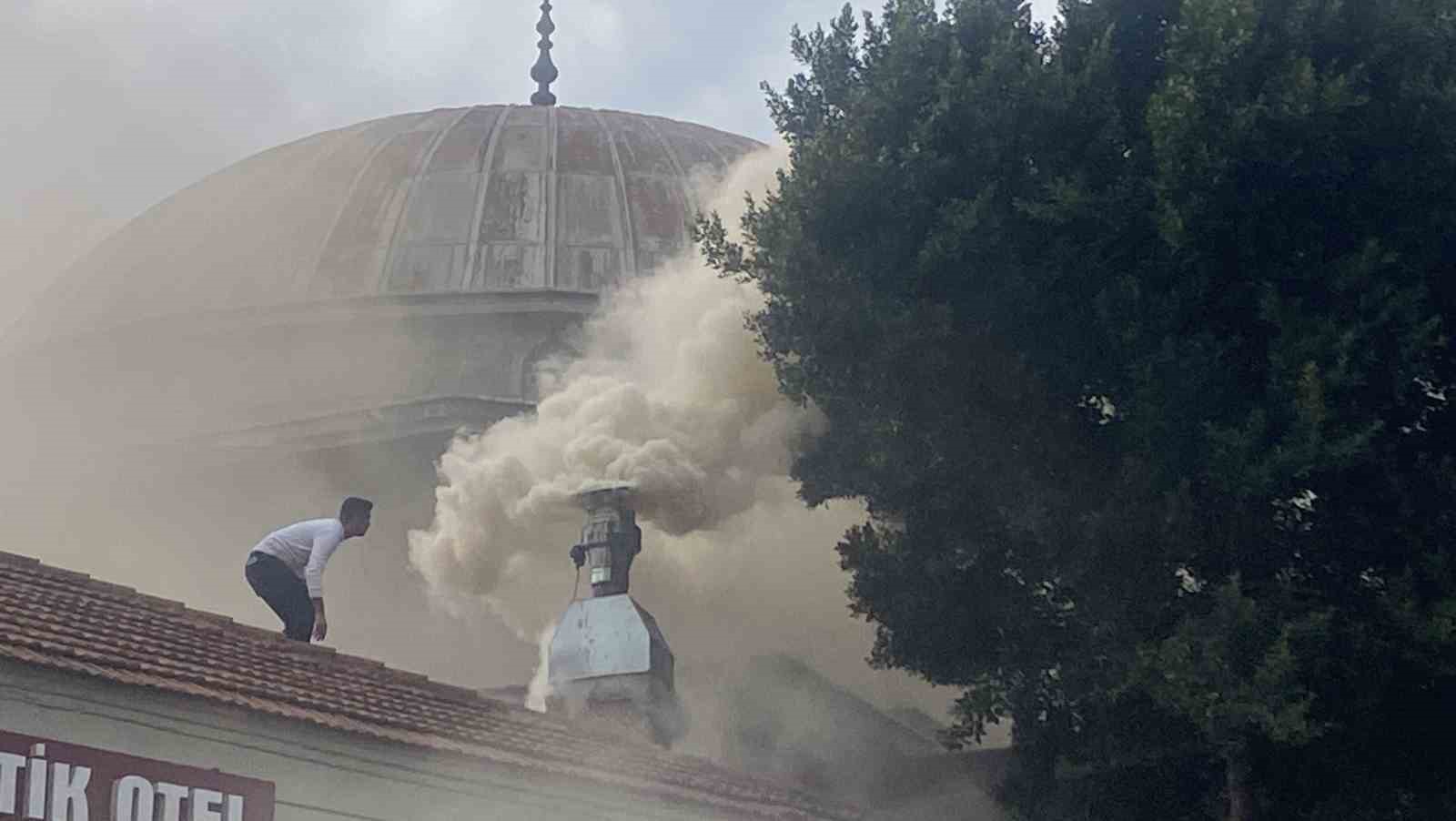 Restoran yandı sokak duman altında kaldı vatandaş camiye giremedi