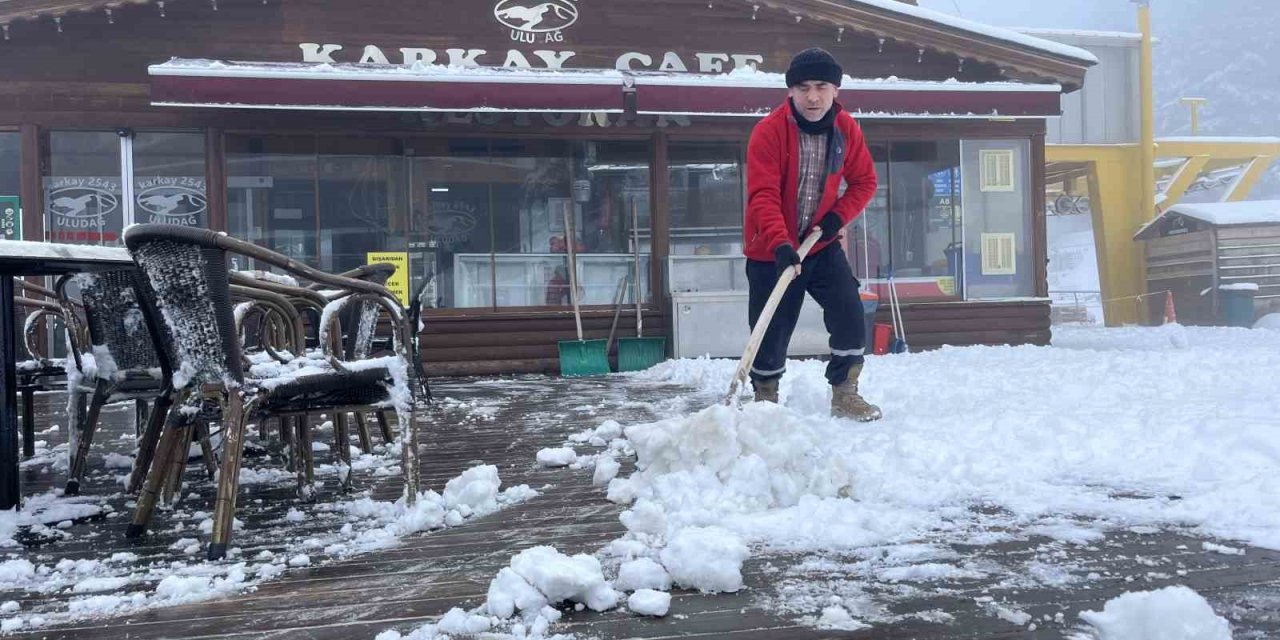 Uludağ’da kar kalınlığı 10 santimetreye yaklaştı
