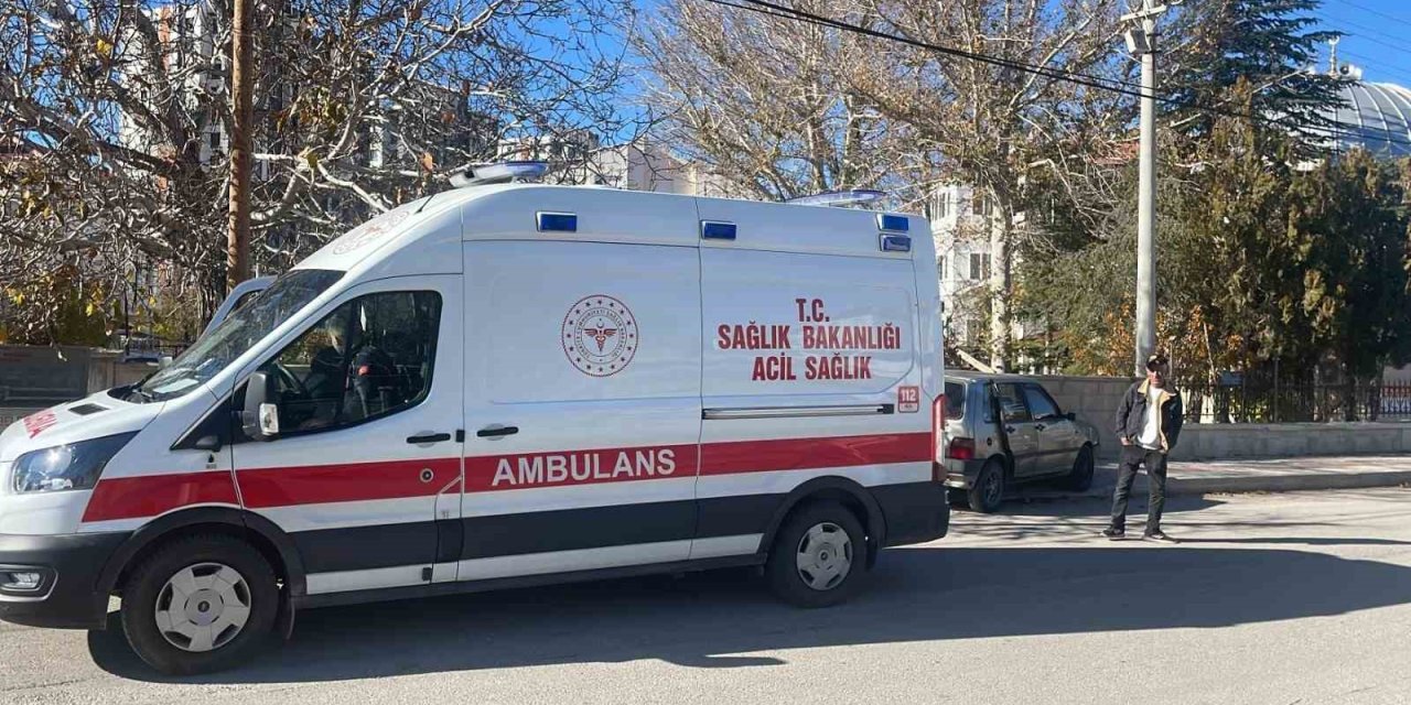 Önce yayaya çarptı, sonra kaldırıma çıktı