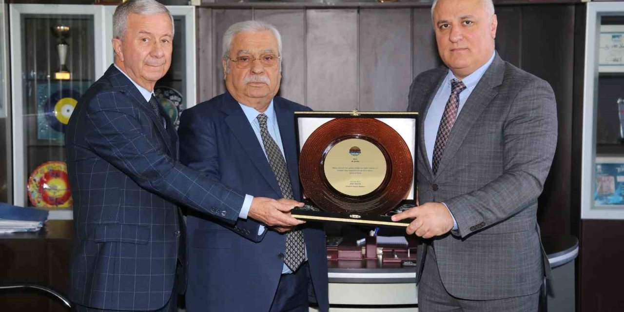 Alanya’nın vergi rekortmenlerine plaket