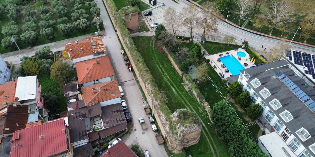 Tarihi Surlarla Çevrili İznik Arsasında Rekor Fiyat: Koleksiyonluk Değer!