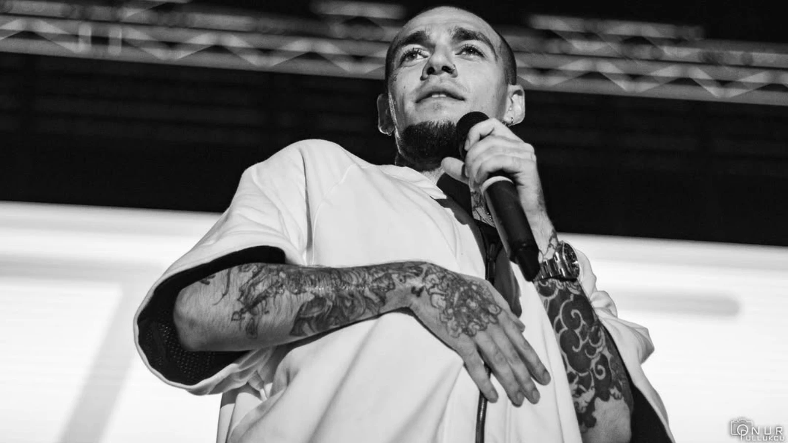 Ezhel, Alman Vatandaşı Olduğunu Duyurdu