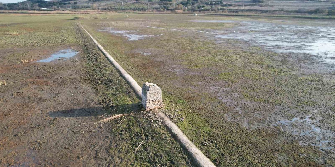 Tarihin İzleri Kuruyan Terkos Gölü'nde Ortaya Çıktı