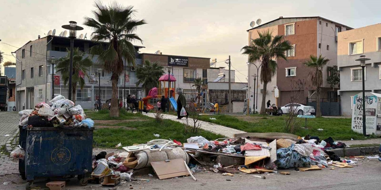 İzmir'in Kanayan Yarası: Çöp Krizi Buca'yı Esir Aldı