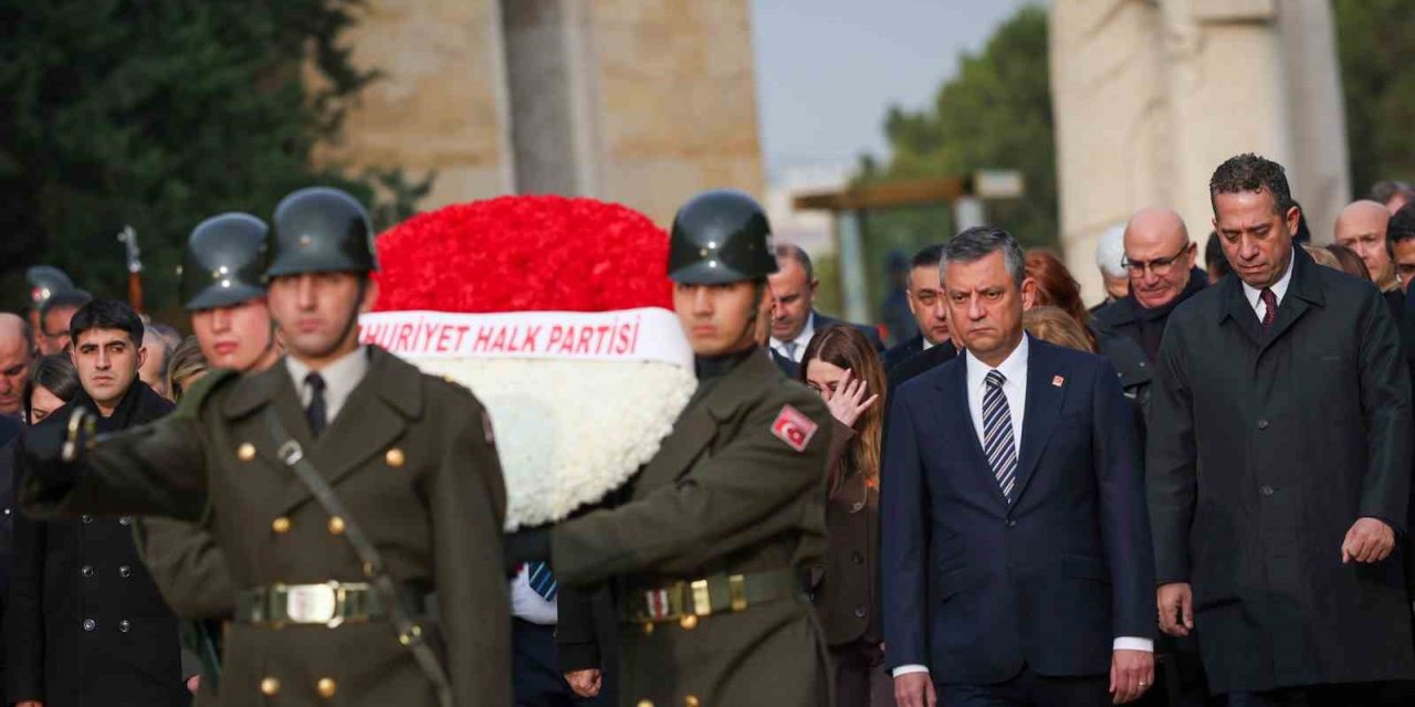 CHP Genel Başkanı Özgür Özel, kurultay sonrası Anıtkabir’de