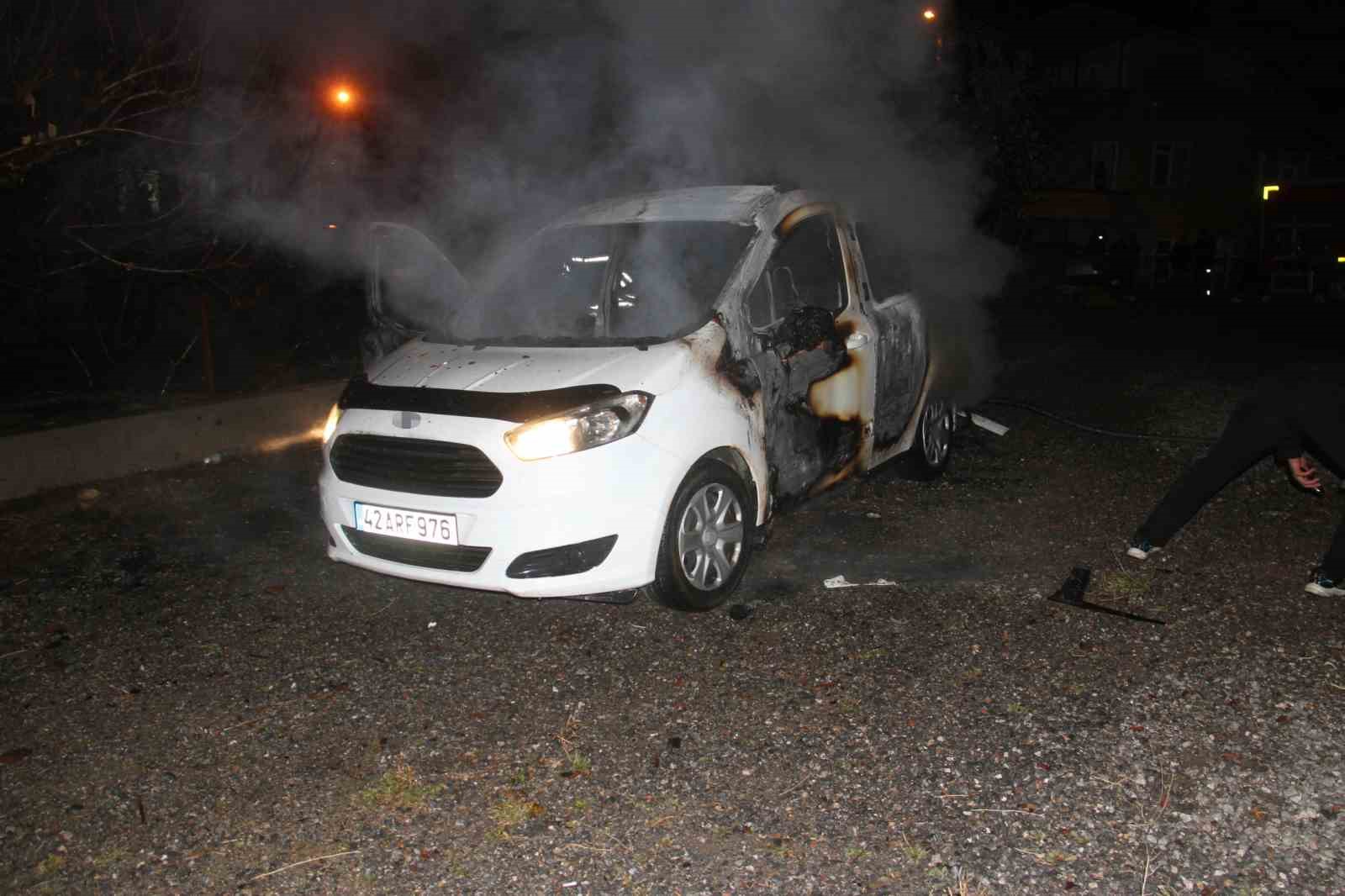 Ailesine kızdı yarım milyonu küle çevirdi