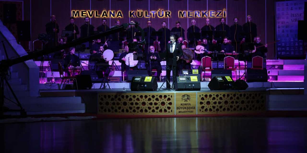 Konya'da Gönüller Mevlâna'da Buluştu: Ahmet Özhan Konseri ve Semâ Gösterisiyle Vuslat Heyecanı