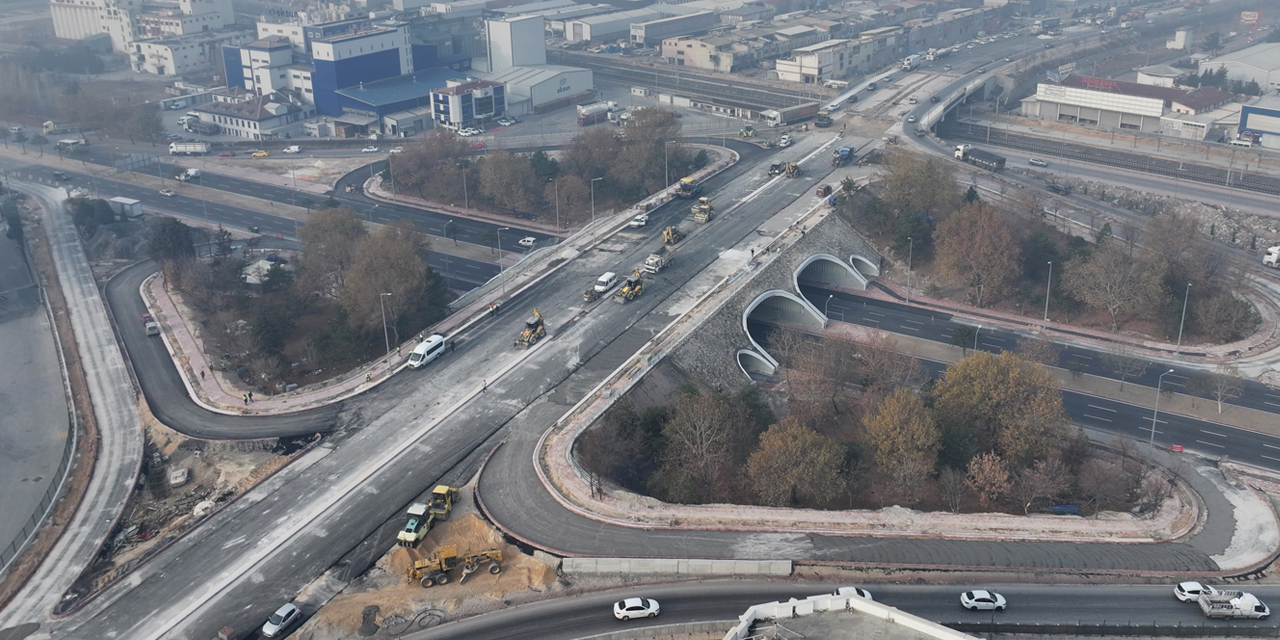 8 Şeritli Köprülü Kavşak Bu Haliyle Bile Yeşil Renge Döndü