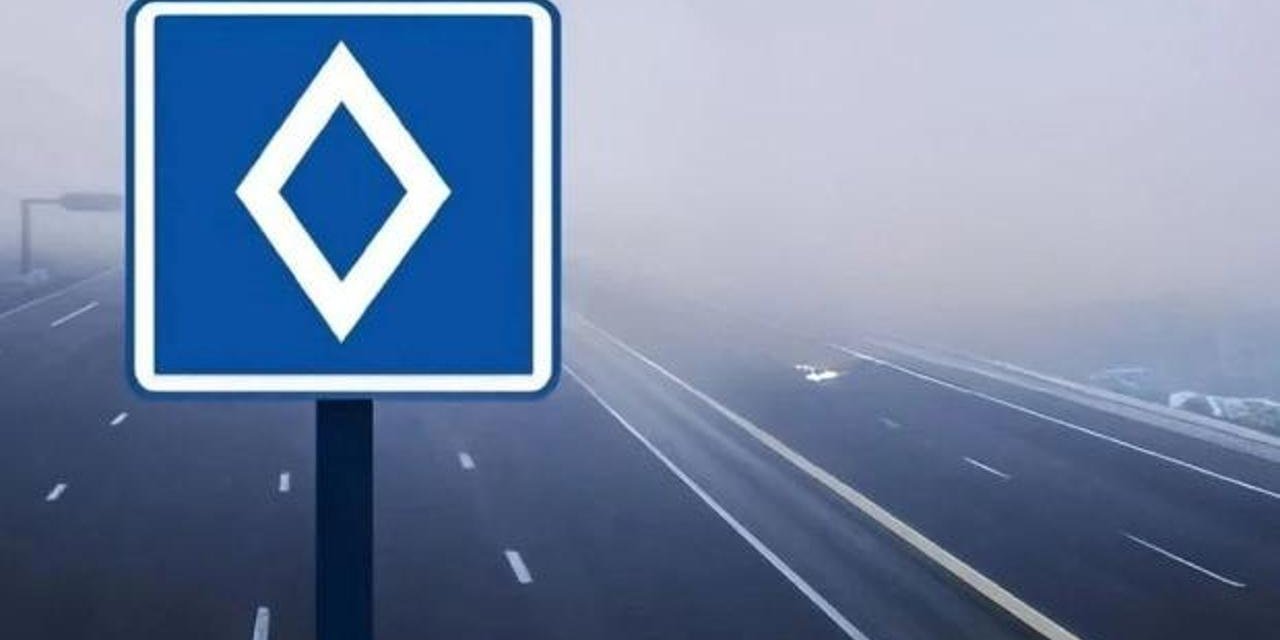 Yeni Trafik Levhası Yollarda: Baklava Dilimli Şeridin Anlamı Merak Uyandırdı