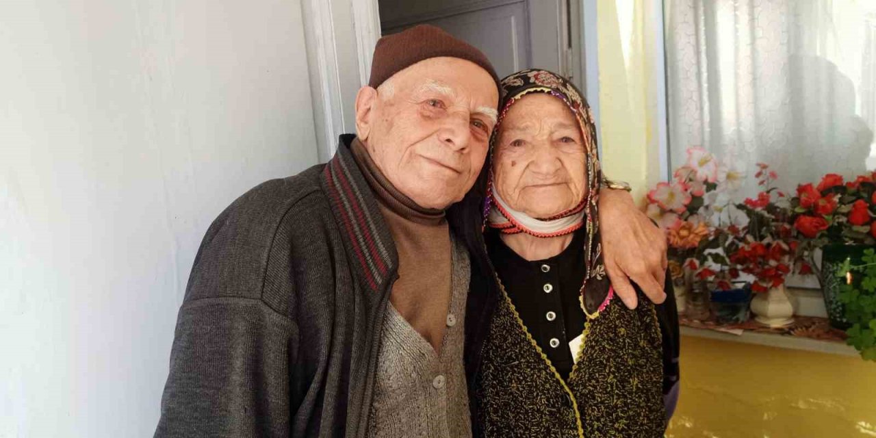 93’lük Saffet amca ve eşi, gün görmemiş TOFAŞ’ını satarken ağladı