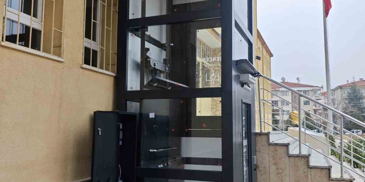 Vali talimat verdi, engelli öğrenci için okula asansör yapıldı