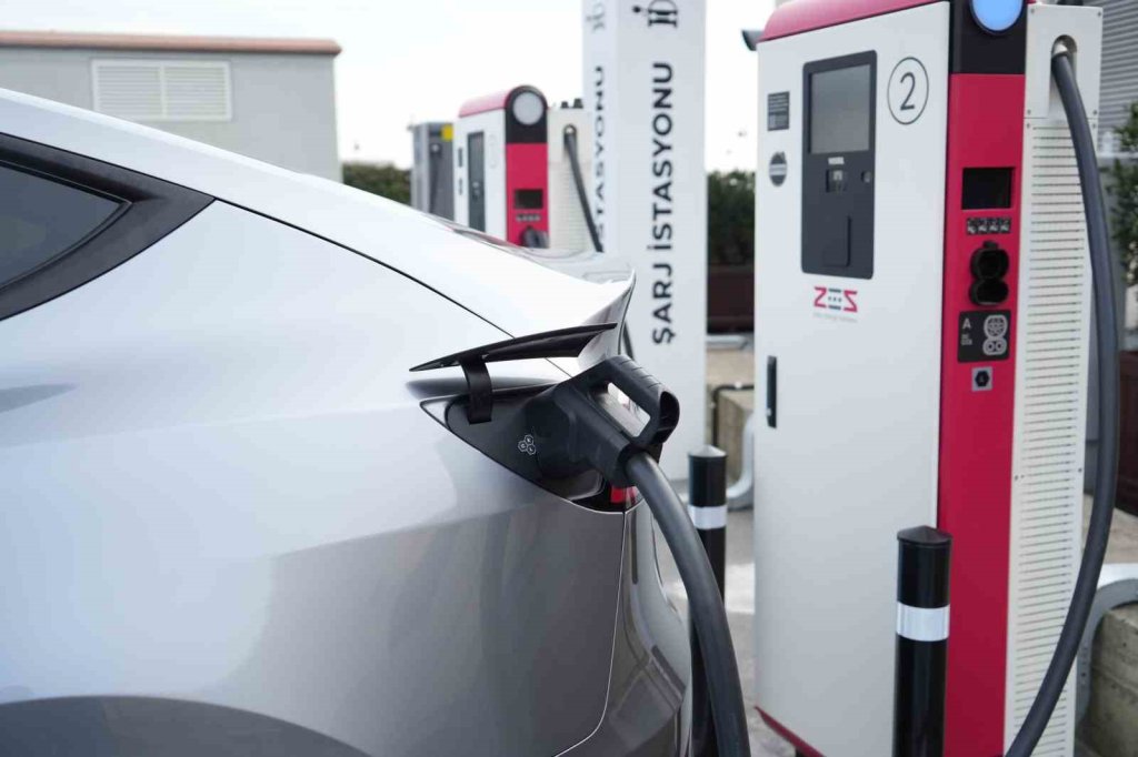 Elektrikli araç sahiplerine müjde: Şarj hizmetine yeni standartlar