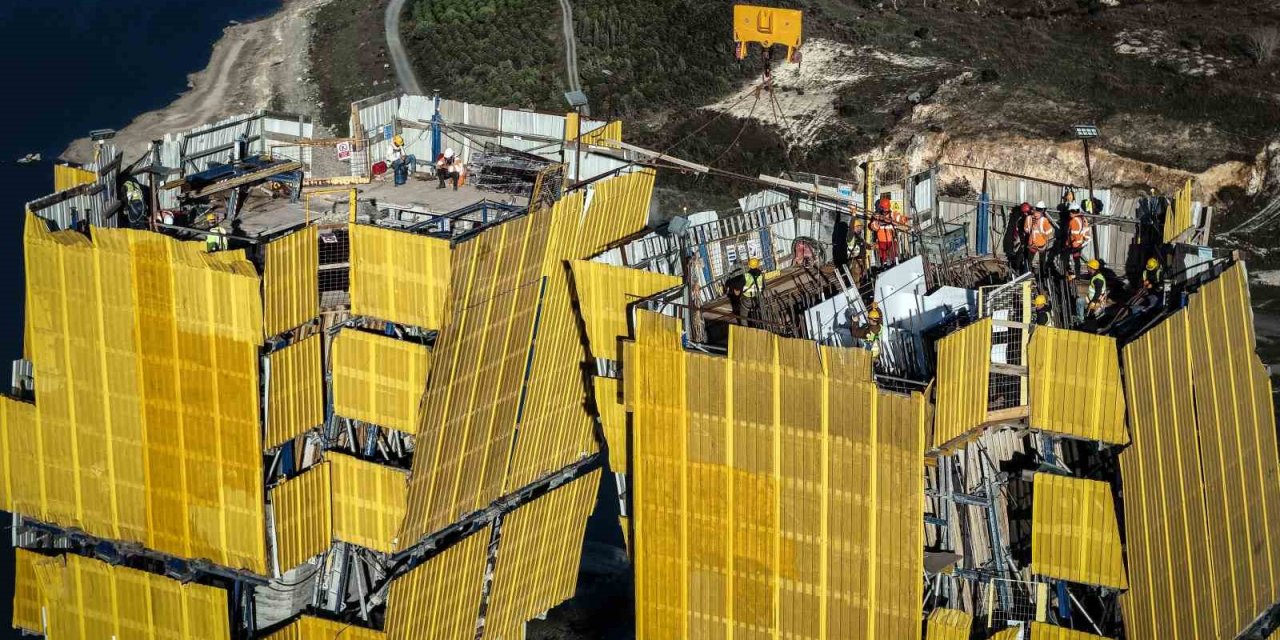 İstanbul'un Yeni Dev Yapısı Yükseliyor: Sazlıdere Köprüsü'nde Sona Doğru