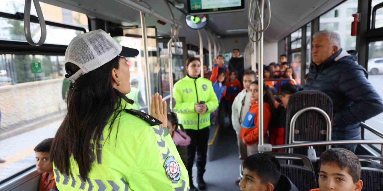 Toplu Ulaşımın En Nazik Yolcuları Konya’da Yetişiyor