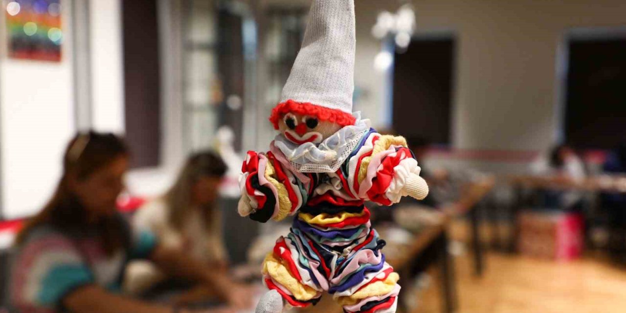 Atık kumaşlar maskot oldu