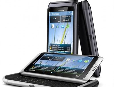 Nokia C5-03'ü takside bağlıyor