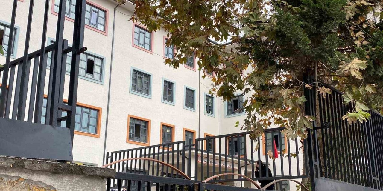 Lisede şok olay! Öğrenci 3. kat penceresinden düştü