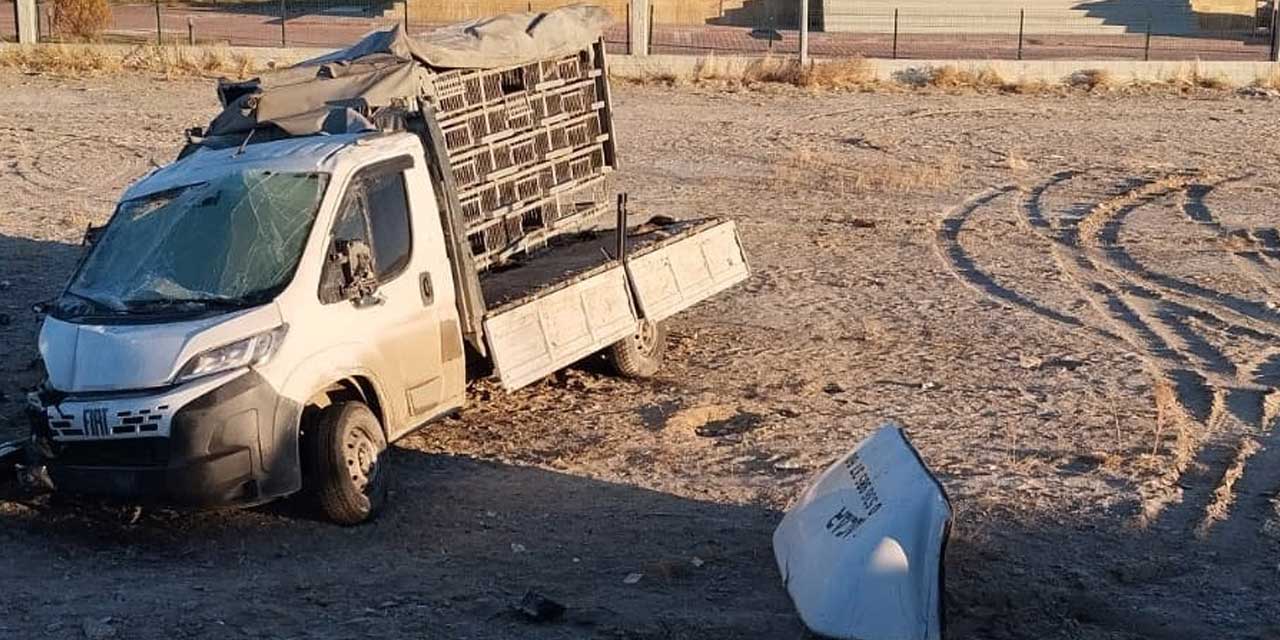 Direksiyon hakimiyeti kayboldu, kamyonet şarampole uçtu