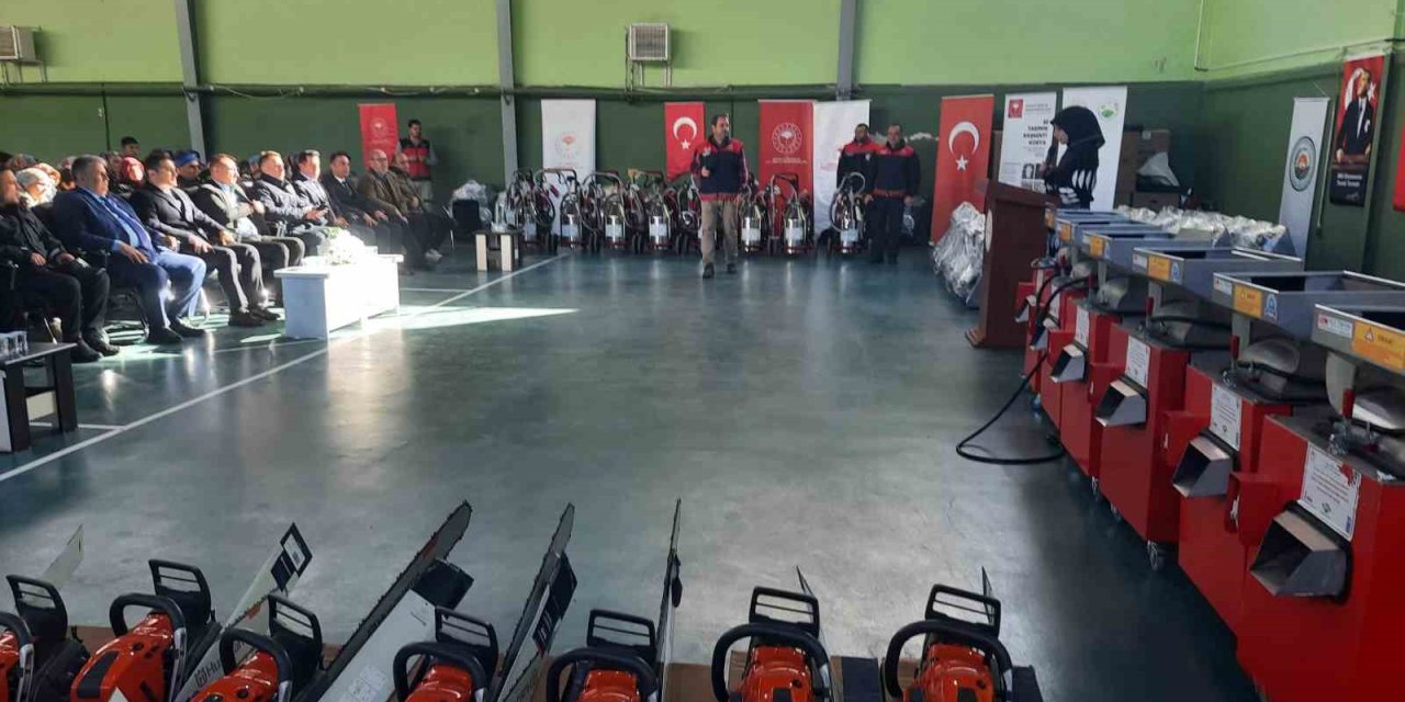 Bozkır’da çiftçilere makine ve ekipman desteği