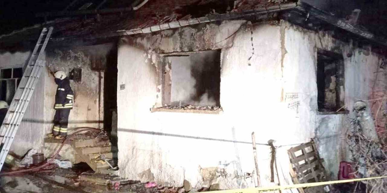 Konya’da yangın faciası: Annesini kurtarmak için geri döndü, yangında can veri