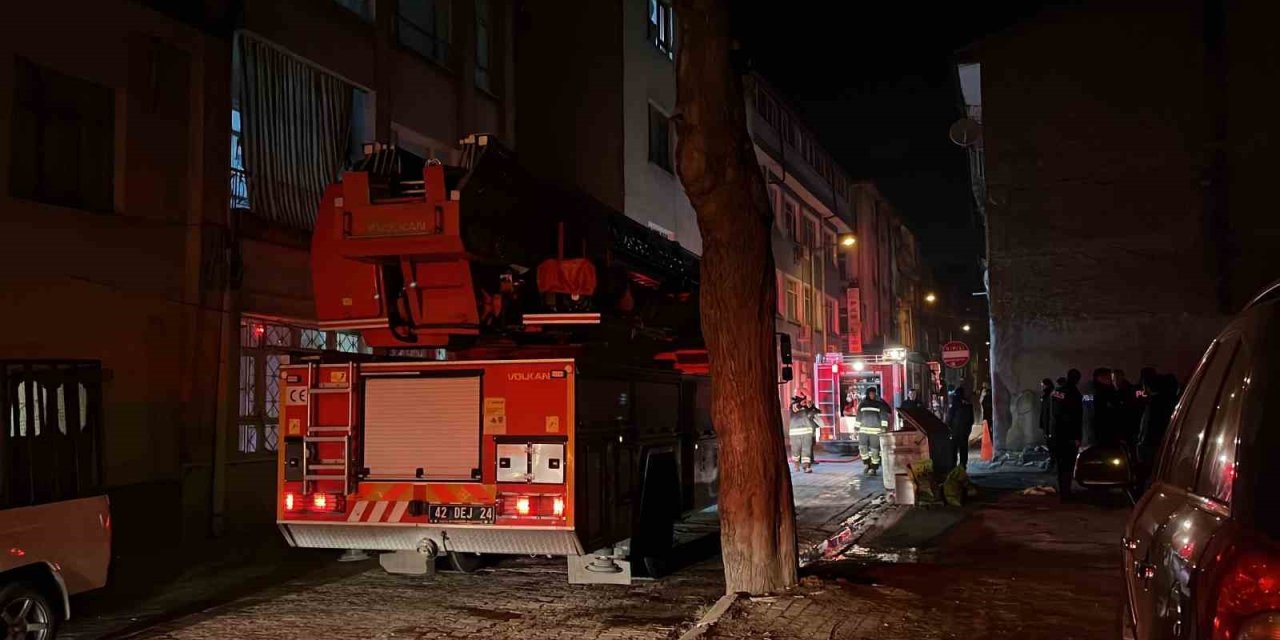 Meram’da Çatı Yangını: Dumanlar Sokağı Sardı