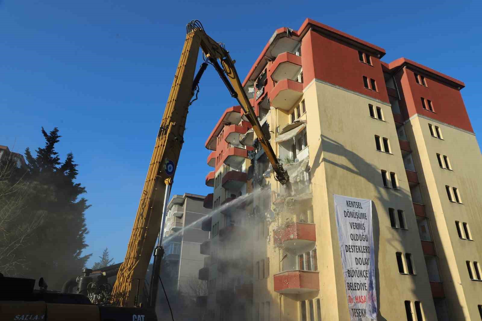 İstanbul'da deprem hazırlığı! 8 katlı bina yıkıldı