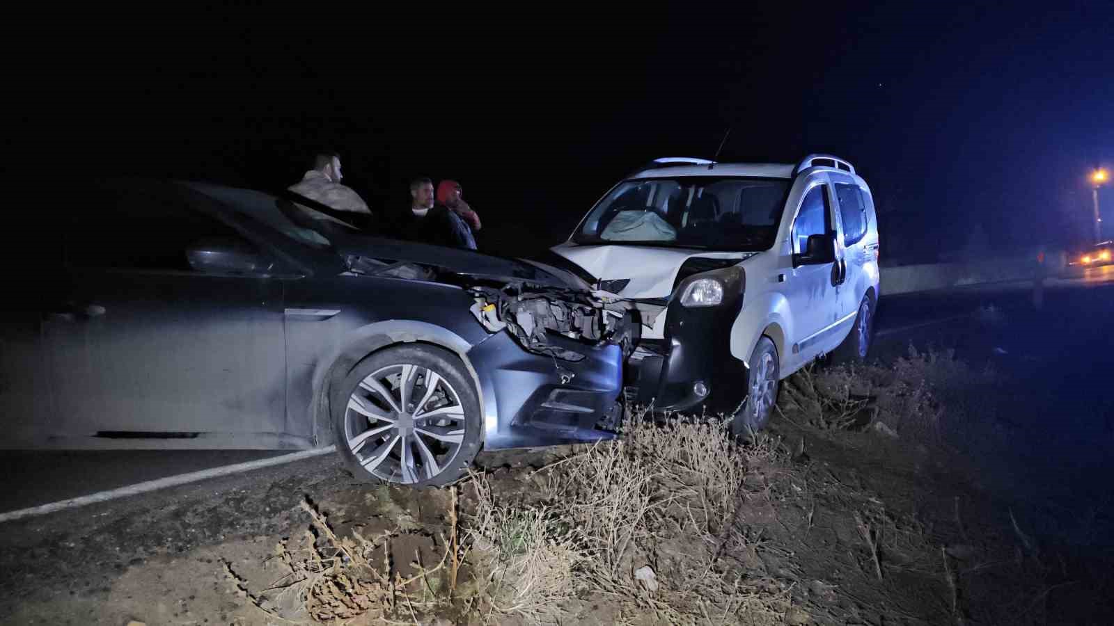 Kulu’da iki aracın çarpıştığı kazada 8 kişi yaralandı