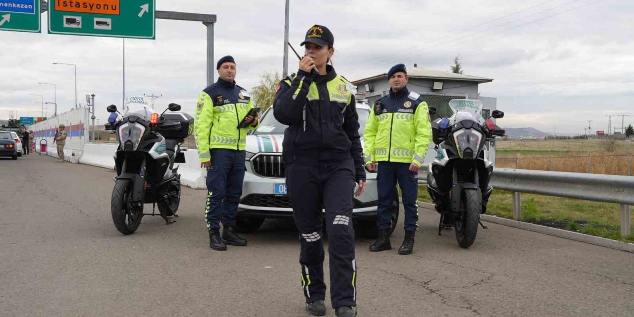 4 Bin Personelle 24 Saat Teyakkuz: Otoyol Jandarması Sahada