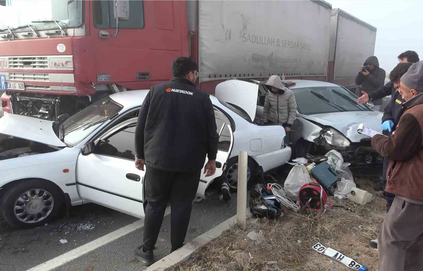 5 Araç Birbirine Girdi Yolda Trafik Durdu