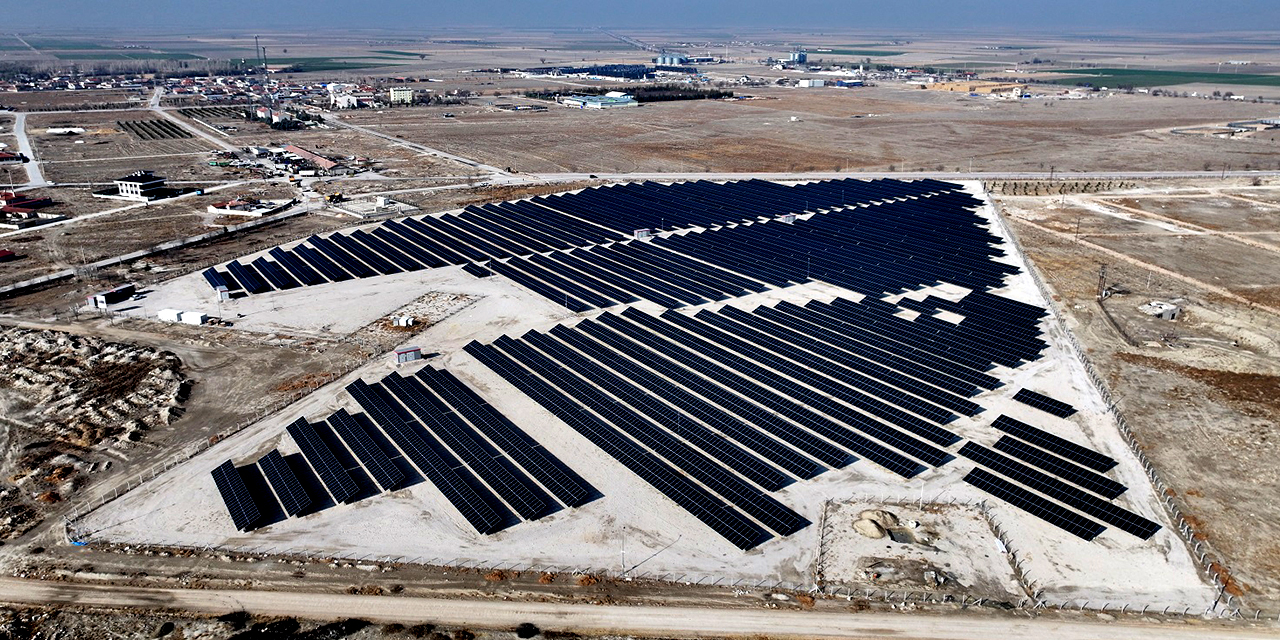 Mahallede elektrik üretimi başladı! 13 bin panel güneşi emiyor
