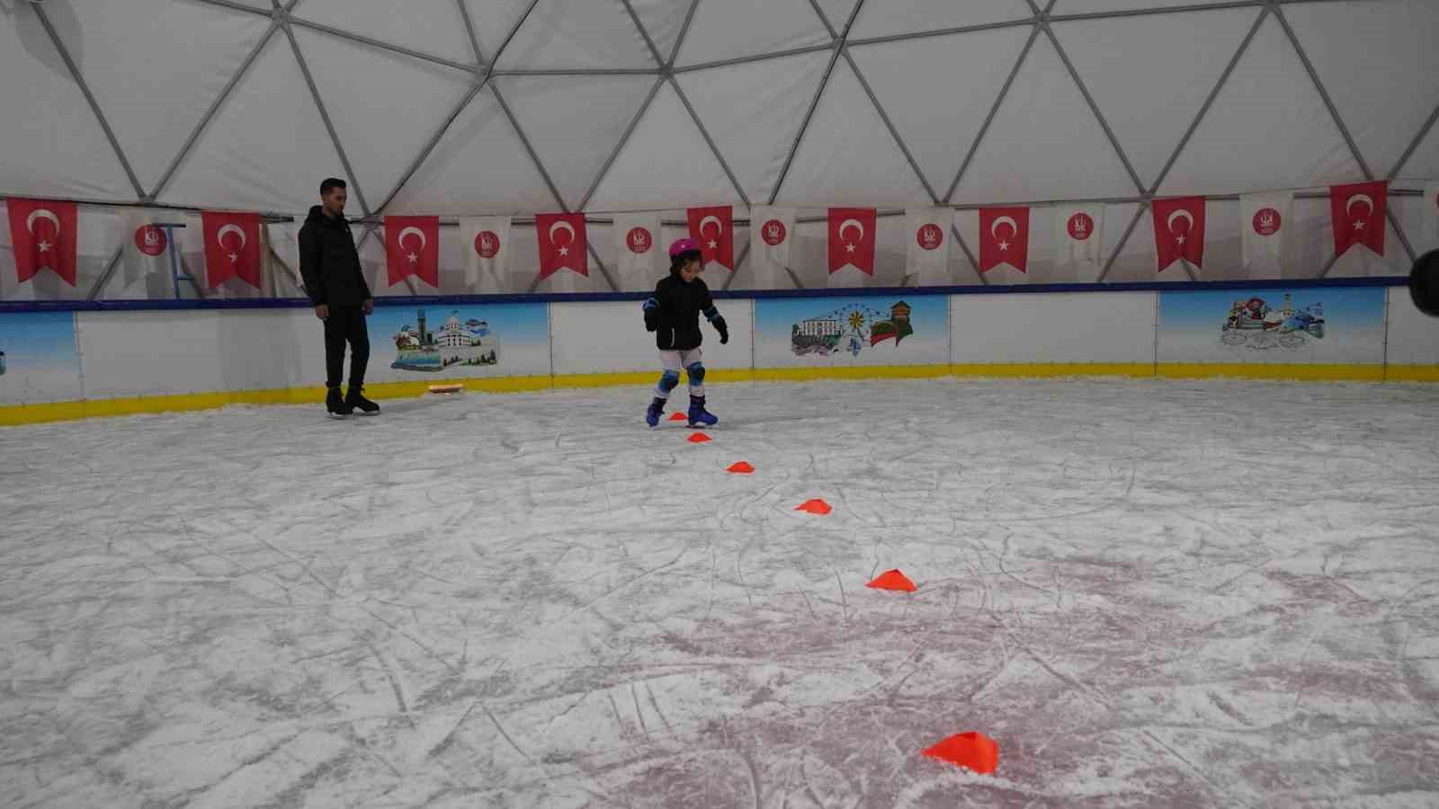 Sonbahardan çıkamayan Ankara'da sadece burası buz tuttu