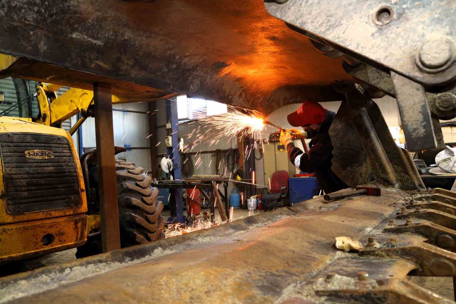 Kocaeli Belediyesi'nden tamir tasarrufu! Atölye kurdular