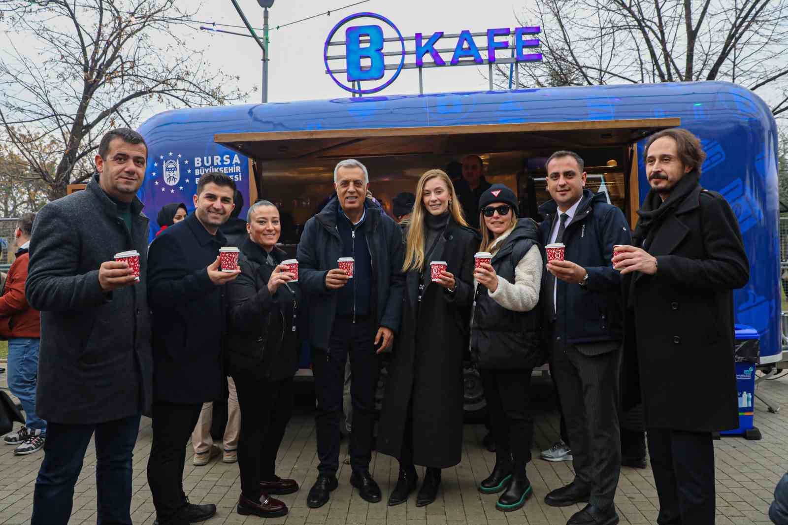 Bursa'da 30 şefli Acun Ilıcalı kafe açılışı