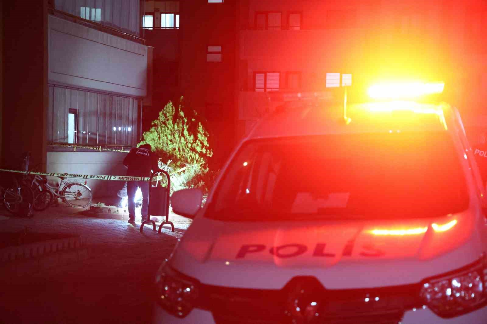 Öğretmen eşini 22 bıçak darbesiyle öldüren sanığa ağırlaştırılmış müebbet