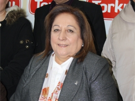 'Siyasete daha fazla kadın eli değmeli'